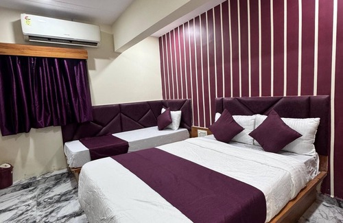 Navrangpura Hotel | Hotel Konark by SRURBAN HOTELS