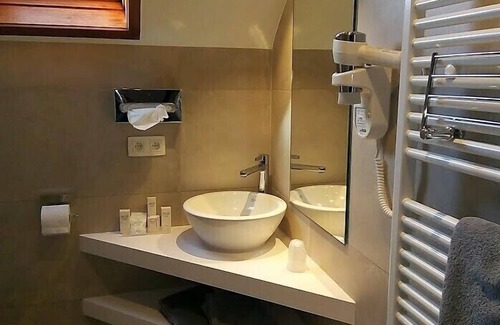 Halle Hotel | Hotel Les Eleveurs