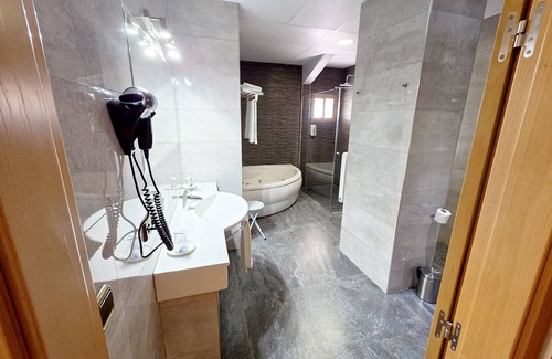 Malpartida de Caceres Hotel | Hotel Los Barruecos by Croma