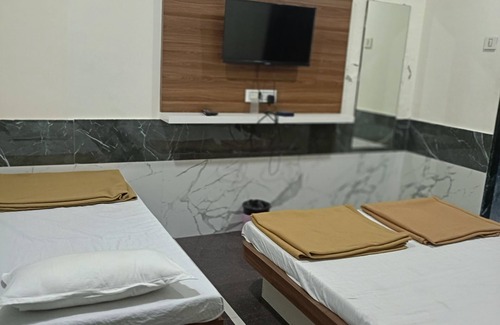 Dwarka Hotel | Hotel Mahalaxmi
