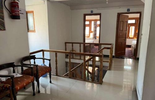 Laripora Hotel | Hotel Meazbaan