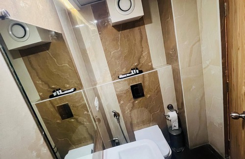 Bilekahalli Hotel | Hotel Monarch International