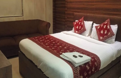 J B Nagar Hotel | Hotel New Sky Palace Residency - Near International Airport