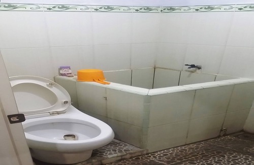 Waru Hotel | Hotel O Guest House Bu Iin Syariah