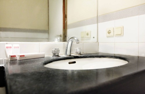 Lebak Bulus Hotel | Hotel O Puri Lotus