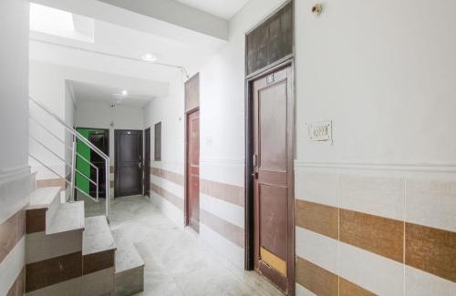 Delhi Hotel | Hotel O Red Rose