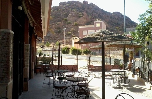 Tafraout Hotel | Hotel painted rocks