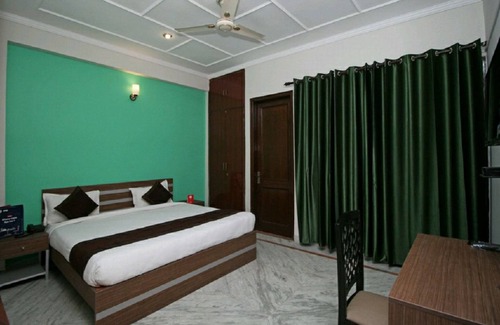Sector 27 Bed & Breakfast | Hotel Petals Elite 2