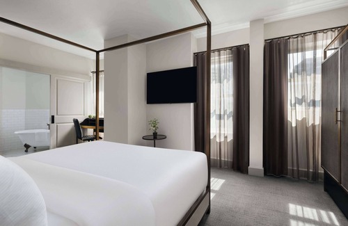 Downtown Kansas City Hotel | Hotel Phillips Kansas City Curio Collection by Hilton