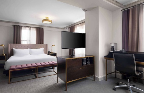 Downtown Kansas City Hotel | Hotel Phillips Kansas City Curio Collection by Hilton