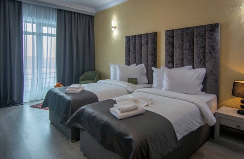 Sector 1 Hotel | Hotel Phoenicia Express