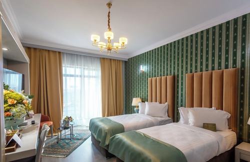Sector 1 Hotel | Hotel Phoenicia Express