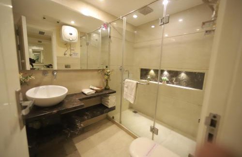 Naraina Hotel | Hotel Picasso Prive Naraina Delhi - Couple Friendly Local IDs Accepted