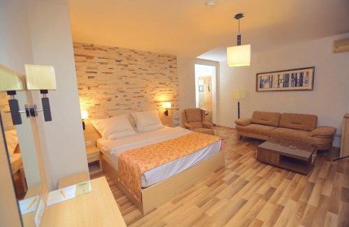 Kolovicë Hotel | Hotel Pinocchio