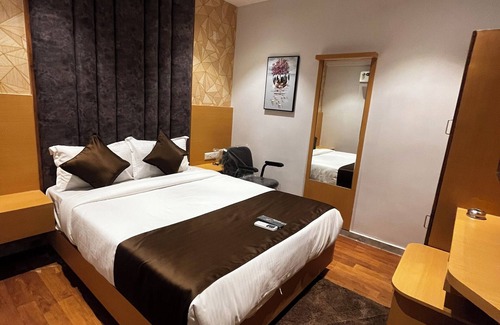 Navrangpura Hotel | Hotel Privilon