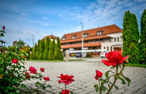 Hegyeshalom Hotel | Hotel Rózsa Csárda