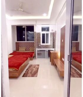 Vrindavan House | Hotel Radha Palace ! Just beside ISCKON temple and Close to Prem mandir ! Fully Air Conditioned Family rooms with Lift and Parking Availability