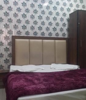 Saharanpur Hotel | Hotel Regal railway road near state Bank of India Saharanpur