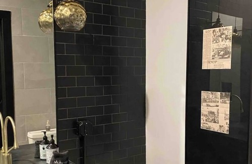 Rossville House | Hotel Rossville offering modern 2 bedroom 2 bath