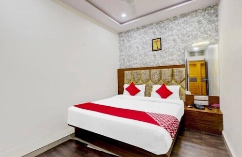 Navrangpura Hotel | HOTEL SAROVAR INN C G ROAD