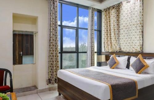 Sector 70 Hotel | Hotel Serenity Inn