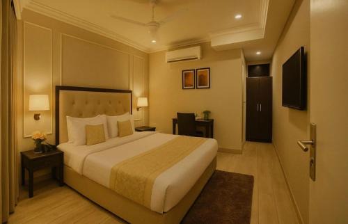 Rohini Hotel | Hotel Shine Inn Couple Friendly M2k Cinema Rohini