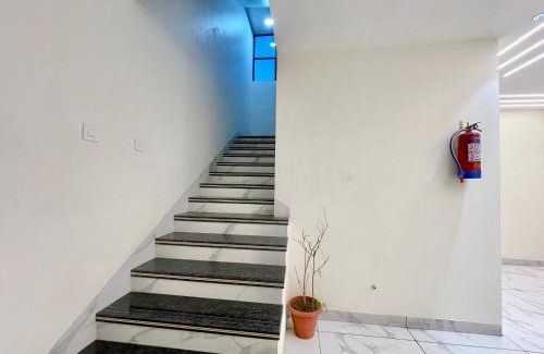 Ujjain Hotel | HOTEL SHREE NAKODA PARADISE ! UJJAIN श्री नाकोडा पैराडाइज ஸ்ரீ நகோடா பாரடைஸ் శ్రీ నాకోడా పారడైజ్ fully-Air-Conditioned hotel at prime location with wifi & Parking availability, Newly constructed and Luxurious Rooms