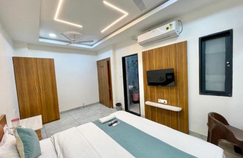 Ujjain Hotel | HOTEL SHREE NAKODA PARADISE ! UJJAIN श्री नाकोडा पैराडाइज ஸ்ரீ நகோடா பாரடைஸ் శ్రీ నాకోడా పారడైజ్ fully-Air-Conditioned hotel at prime location with wifi & Parking availability, Newly constructed and Luxurious Rooms