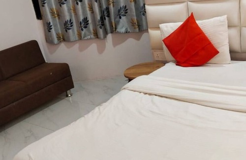 Thaltej Hotel | Hotel Shri Nivas