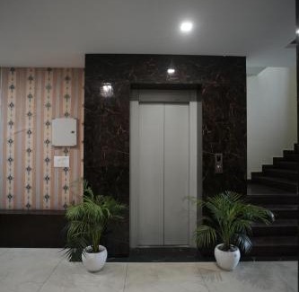 Shivalik Nagar Hotel | Hotel SR Grand