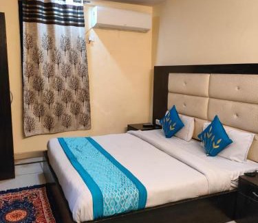 Karol Bagh Hotel | Hotel Star Palace - Near Karol Bagh Metro