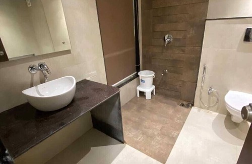 Khambhaliya Hotel | Hotel Swastik inn By Nexottel