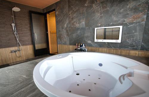 Kanie Hotel | HOTEL The KAISER -全室人工ラドン温泉-