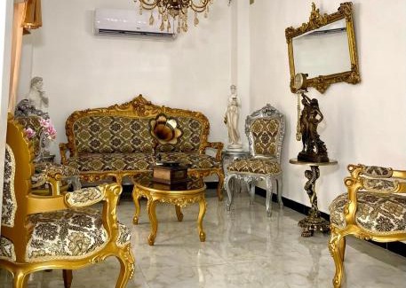 Simon Bolivar House | Hotel The Royalty Inn