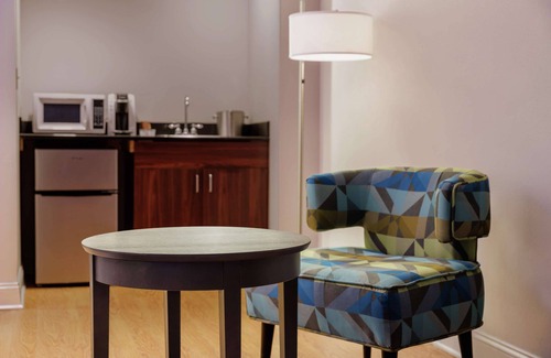 Newtonville Hotel | Hotel Trilogy Albany Airport, Tapestry Collection by Hilton