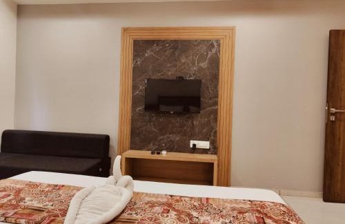 Kolhapur Hotel | Hotel TrushaDham Near to Mahalaxmi Temple Kolhapur