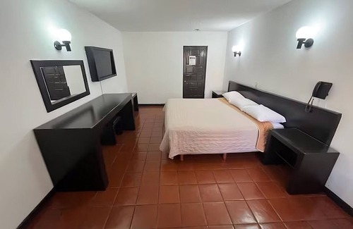 Morelia Apartment | Hotel Villa Capri, 1 triple bed 4 Guests