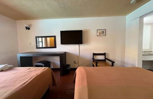Morelia Apartment | Hotel Villa Capri, 2 double beds 4 Guests
