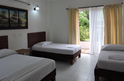 Caucasia Hotel | Hotel y Restaurante Mesón del Gitano