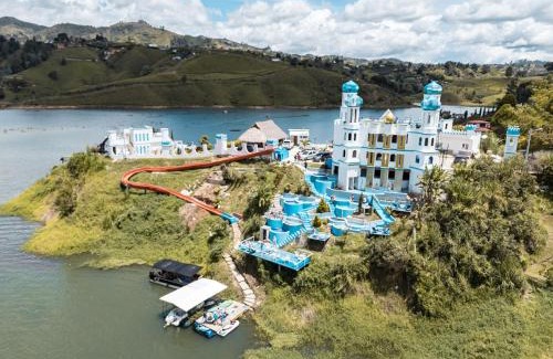 El Penol Hotel | Hotel y Termales Castillo Del Lago Guatape