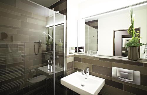 Hoehr-Grenzhausen Hotel | Hotel Zugbrücke Grenzau GmbH