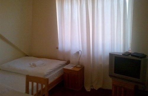 Legnickie Pole Apartment | Hotelik Dworek Legnickie Pole 4km od Legnicy