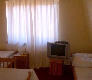 Legnickie Pole Apartment | Hotelik Dworek Legnickie Pole 4km od Legnicy