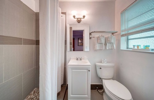 Hollywood Lakes Hotel | Hotels in Hollywood Beach - Book a Cheap Hotel in Hollywood Beach
