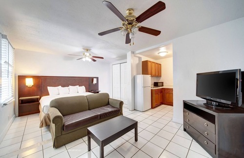 Hollywood Lakes Hotel | Hotels in Hollywood Beach - Book a Cheap Hotel in Hollywood Beach