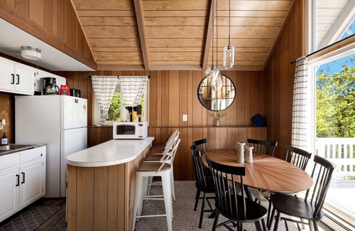 Mount Jackson Ski Chalet | HotTub, FirePit, Grill, Deck, Playset & WiFi
