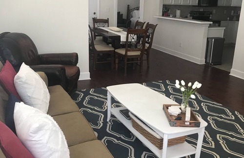 Oxford Condo | Hotty Toddy Condo (High Pointe Condo #1501)