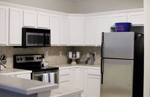 Oxford Condo | Hotty Toddy Condo (High Pointe Condo #1501)