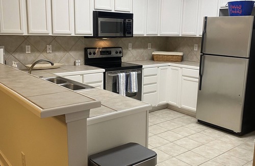 Oxford Condo | Hotty Toddy Condo (High Pointe Condo #1501)