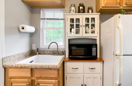 Villa Ridge Cottage | Hound Haus - Dog Friendly, near Purina Farms and WashMO